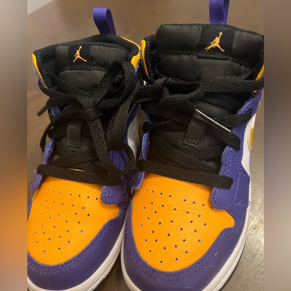 Toddler Air Jordans - Picture 4 of 12
